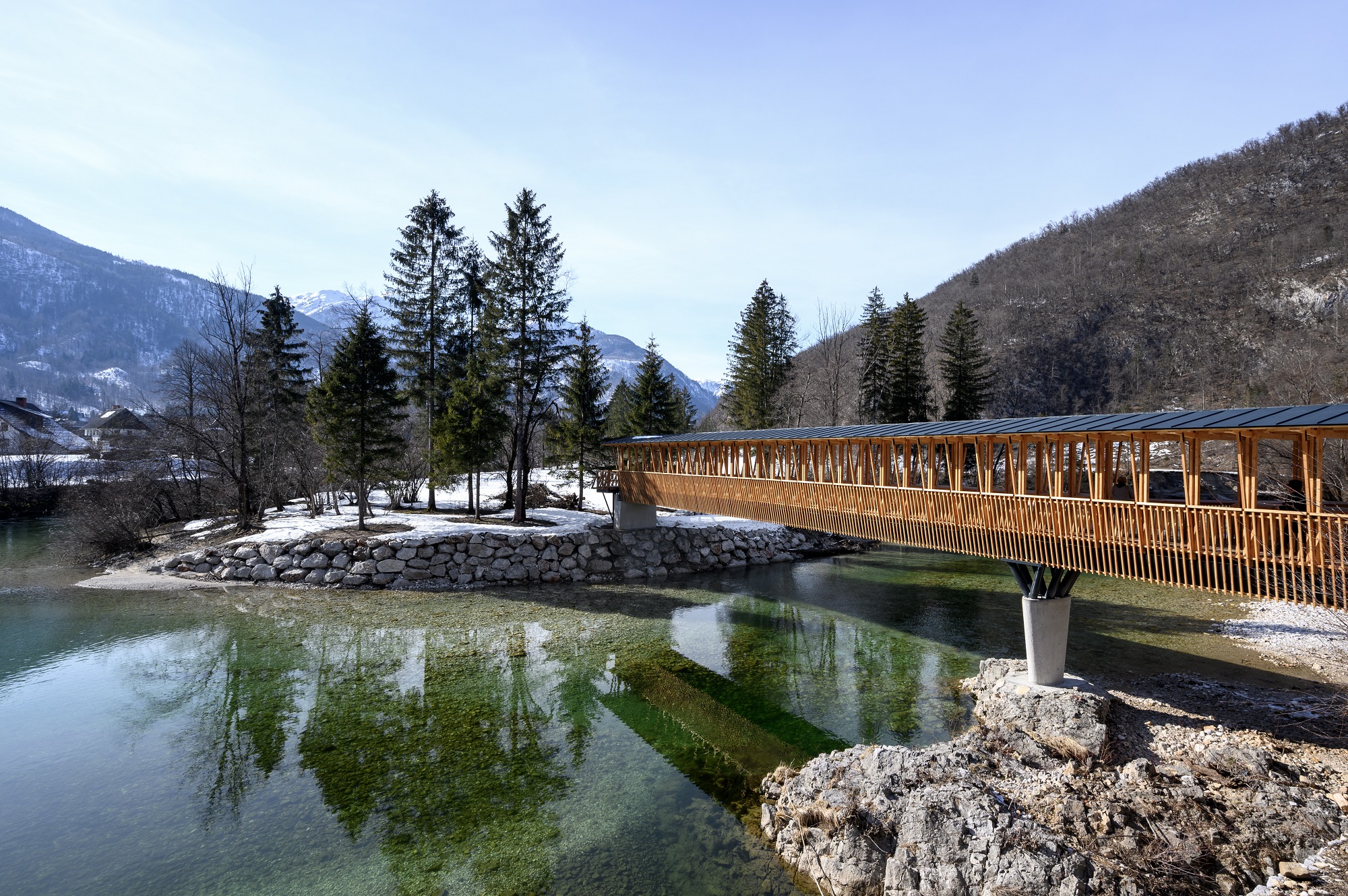 Fahrrad- und Fußgängerbrücke © Miran Kambič