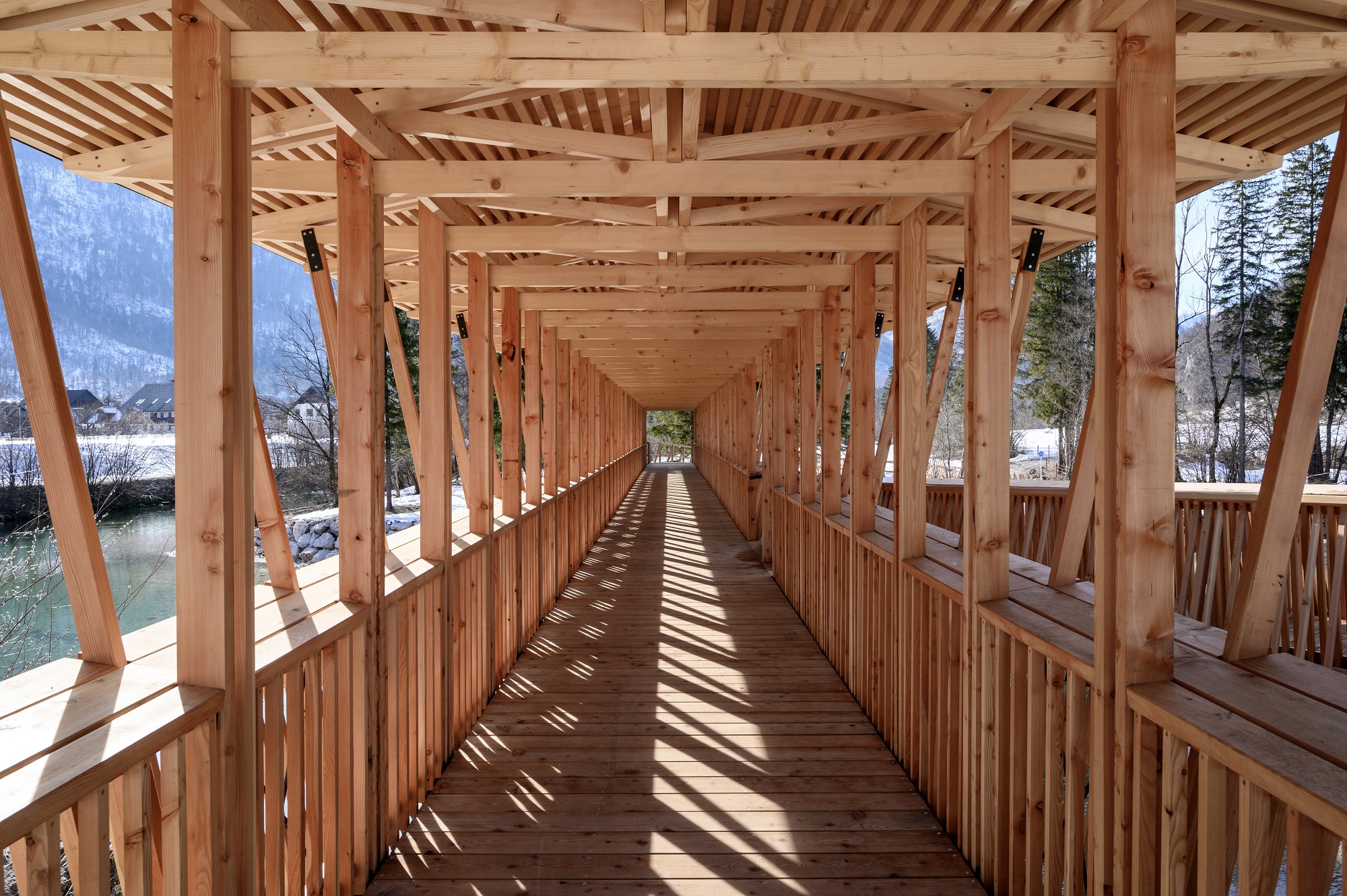 Fahrrad- und Fußgängerbrücke © Miran Kambič