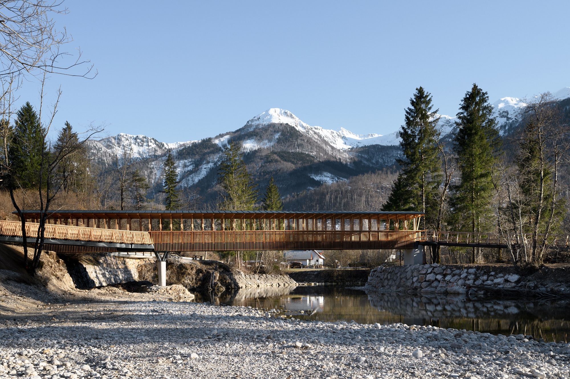 Fahrrad- und Fußgängerbrücke © Miran Kambič