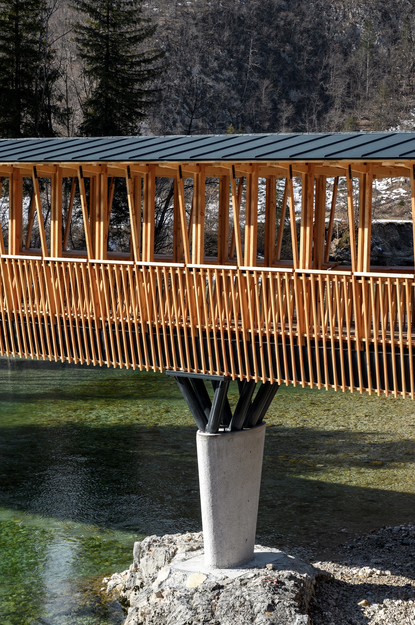 Fahrrad- und Fußgängerbrücke © Miran Kambič