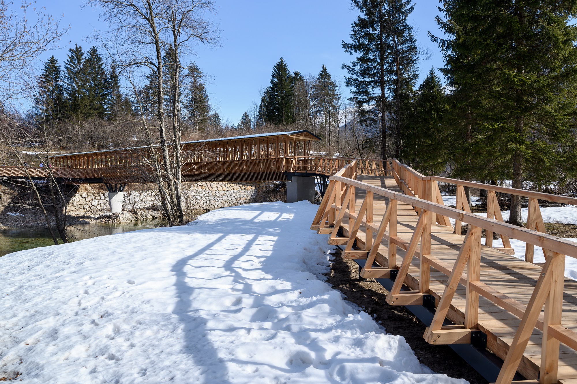 Fahrrad- und Fußgängerbrücke © Miran Kambič